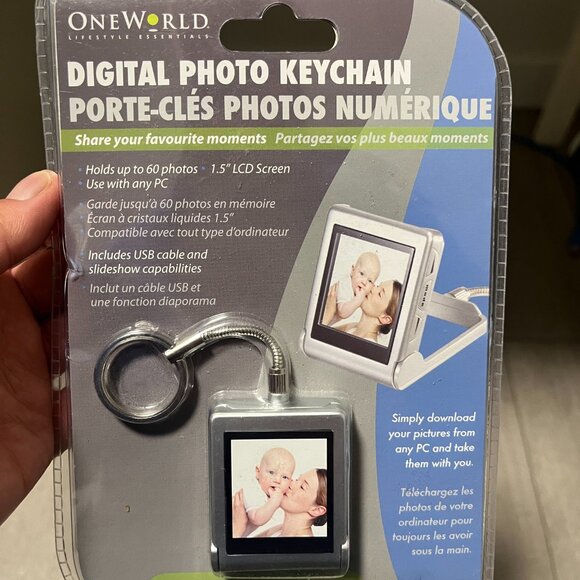 OneWorld Digital Photo Keychain Picture Frame Sealed Brand New Factory Sealed - Picture 1 of 2